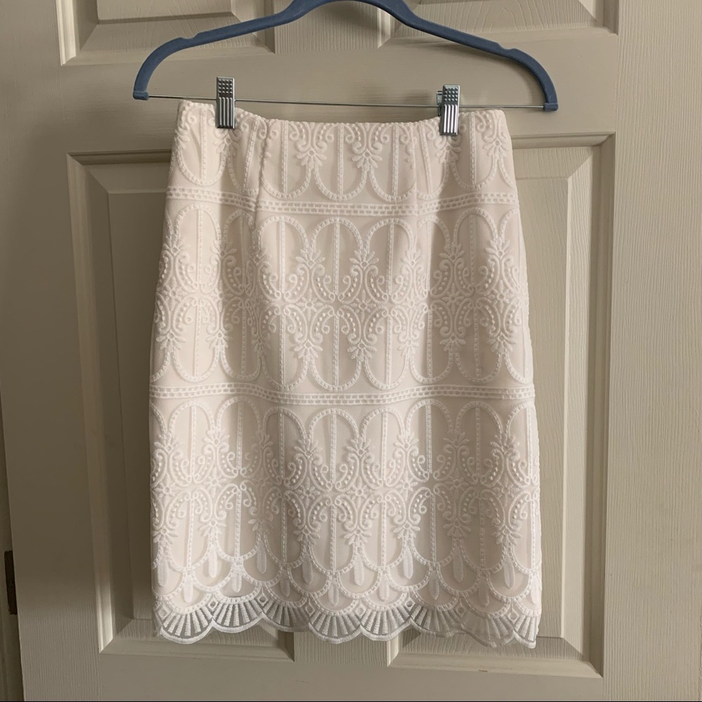 Katherine Kelly White lace pencil skirt